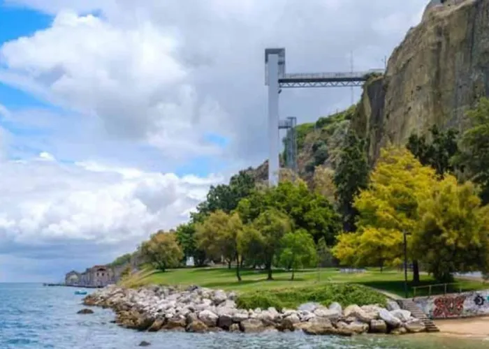 Lisbon South Bay Modern With River View