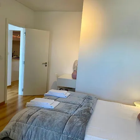 Lisbon South Bay Modern With River View Almada