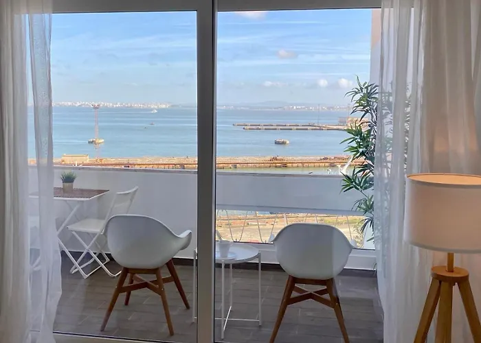 Lisbon South Bay Modern With River View * Almada