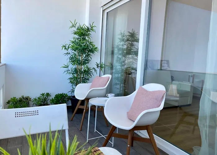 Lisbon South Bay Modern With River View Almada